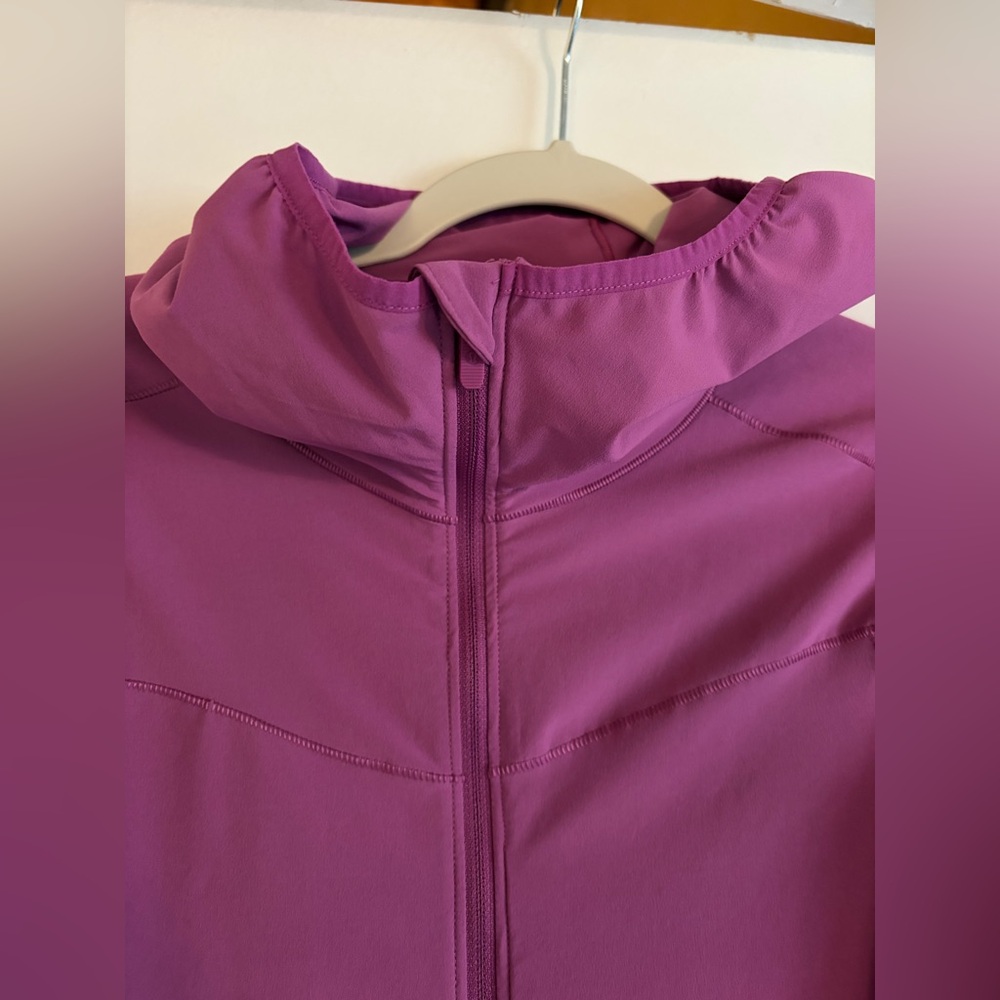 lululemon athletica Mist Over Windbreaker - Picture 8 of 13
